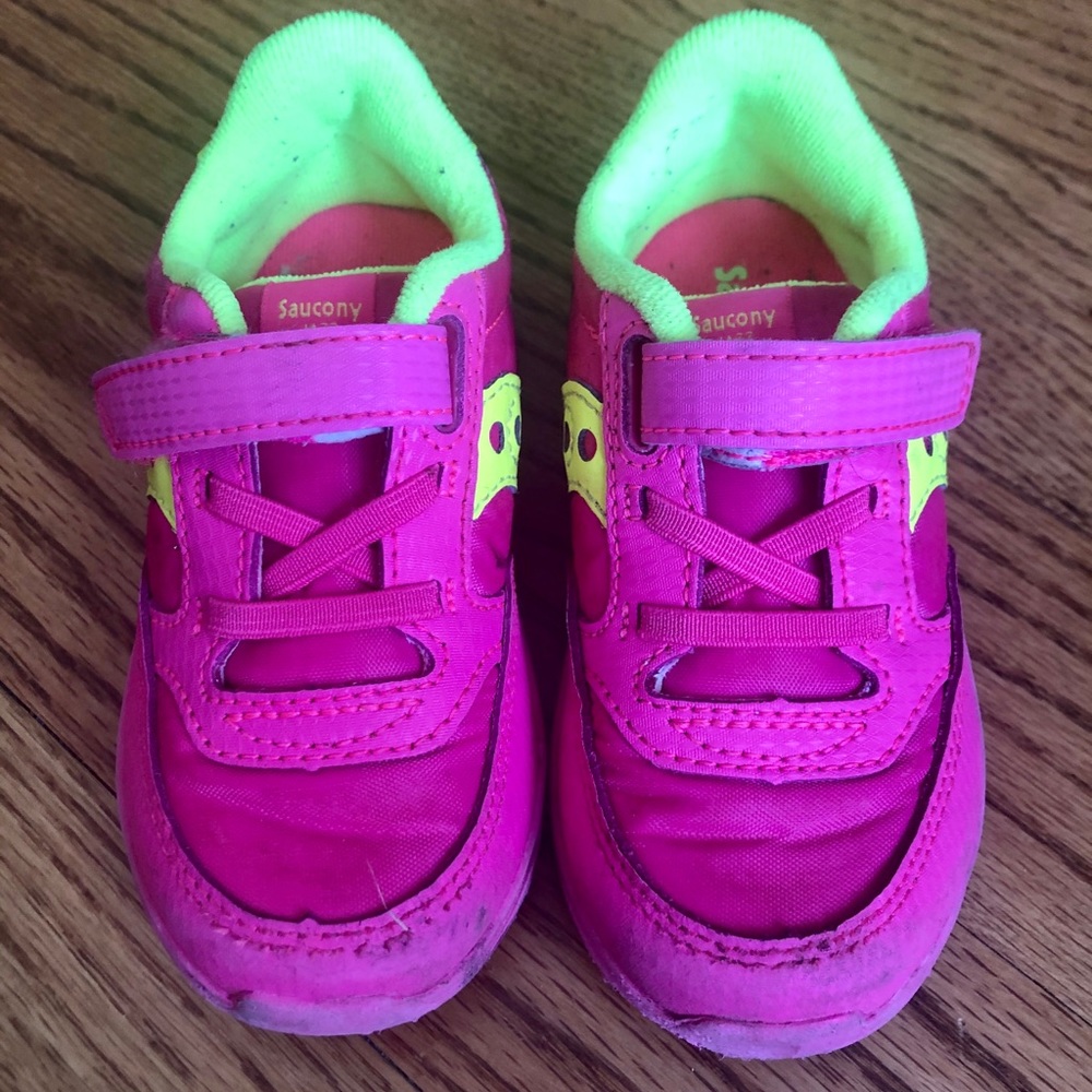 Saucony toddler size 7 hot pink gym shoe